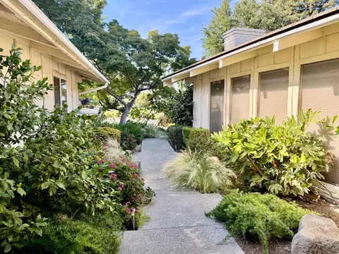 1687 W Dovewood, Fresno, CA 93711