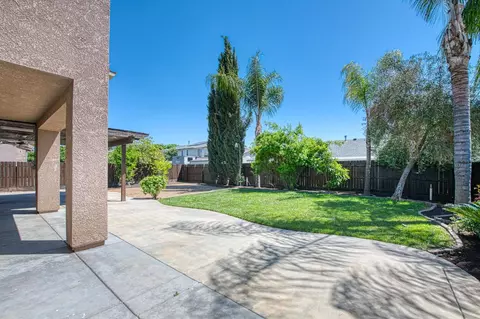 Exterior - 5860 E Byrd Ave, Fresno, CA 93727 photo 5 of 8