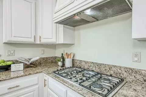 Kitchen - 5860 E Byrd Ave, Fresno, CA 93727 photo 3 of 5