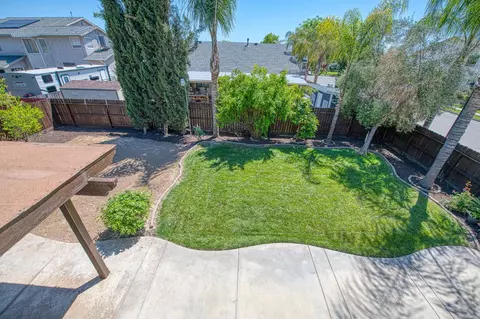 Exterior - 5860 E Byrd Ave, Fresno, CA 93727 photo 3 of 8