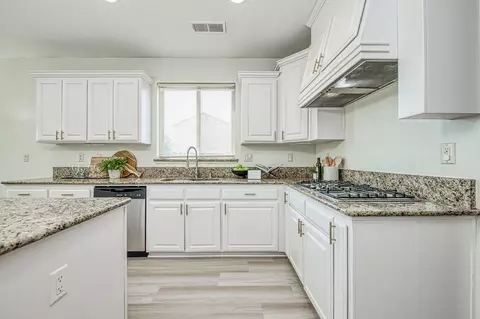 Kitchen - 5860 E Byrd Ave, Fresno, CA 93727 photo 2 of 5