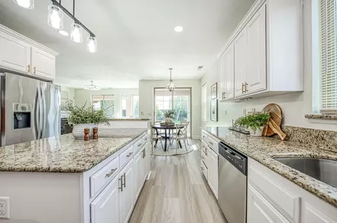 Kitchen - 5860 E Byrd Ave, Fresno, CA 93727 photo 4 of 5
