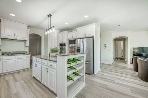 Kitchen - 5860 E Byrd Ave, Fresno, CA 93727 photo 5 of 5