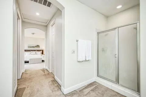Entry Way - 5860 E Byrd Ave, Fresno, CA 93727 photo 4 of 4