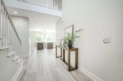 Entry Way - 5860 E Byrd Ave, Fresno, CA 93727 photo 1 of 4