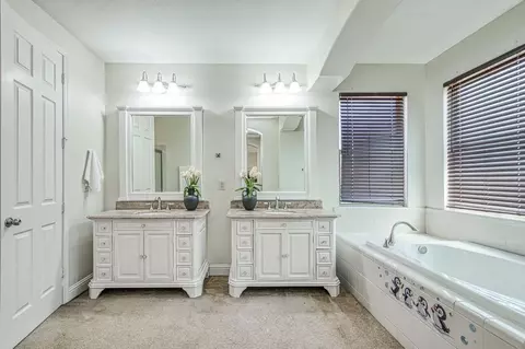 Bath - 5860 E Byrd Ave, Fresno, CA 93727 photo 2 of 3