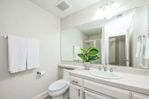 Bath - 5860 E Byrd Ave, Fresno, CA 93727 photo 1 of 3