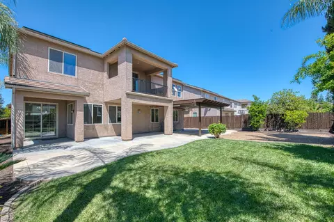Exterior - 5860 E Byrd Ave, Fresno, CA 93727 photo 7 of 8