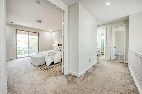 Entry Way - 5860 E Byrd Ave, Fresno, CA 93727 photo 3 of 4