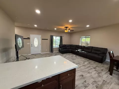 Living - 1707 Sylvia St, Selma, CA 93662 photo 4 of 4