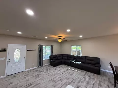 Living - 1707 Sylvia St, Selma, CA 93662 photo 2 of 4