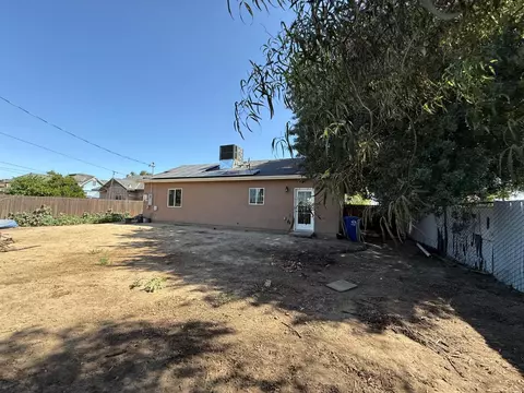 Exterior - 1707 Sylvia St, Selma, CA 93662 photo 7 of 9