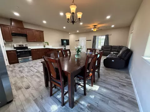Dining - 1707 Sylvia St, Selma, CA 93662 photo 2 of 2