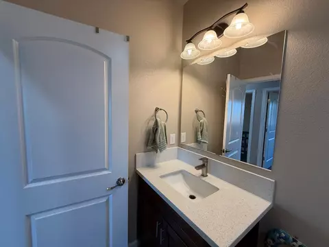 Bath - 1707 Sylvia St, Selma, CA 93662 photo 1 of 2