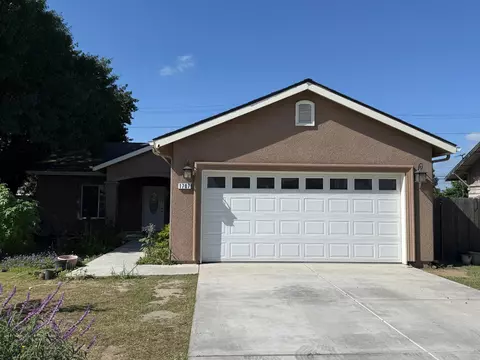 1707 Sylvia St, Selma, CA 93662