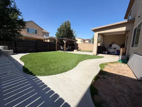 Exterior - 3489 Lansing Ave, Clovis, CA 93619 photo 4 of 5