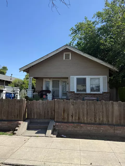 2420 E Clay Ave, Fresno, CA 93701