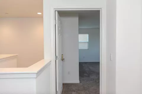 Entry Way - 14206 Gragnani Ave, Kerman, CA 93630 photo 6 of 8