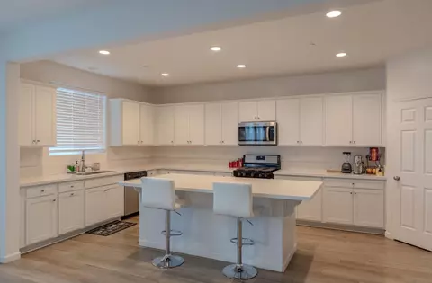 Kitchen - 14206 Gragnani Ave, Kerman, CA 93630 photo 2 of 3