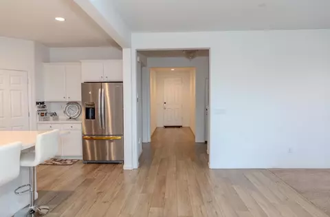 Entry Way - 14206 Gragnani Ave, Kerman, CA 93630 photo 3 of 8