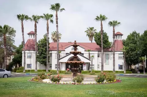 8153 N Cedar Ave #216, Fresno, CA 93720