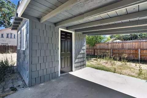 Exterior - 316 E Cameron St, Hanford, CA 93230 photo 6 of 6