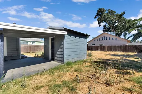 Exterior - 316 E Cameron St, Hanford, CA 93230 photo 4 of 6