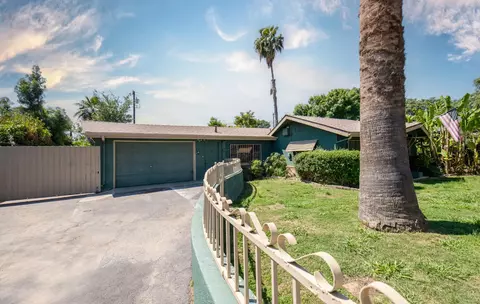233 W Birch Ave, Pinedale, CA 93650