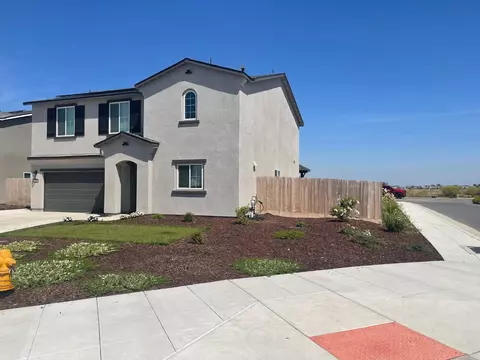 Exterior - 1392 W Clara Ave, Fowler, CA 93625 photo 4 of 8