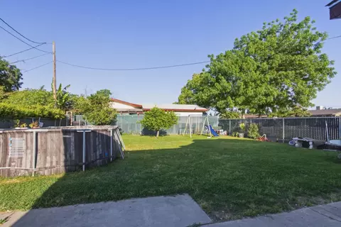 Exterior - 1847 W 8th, Merced, CA 95341 photo 3 of 6