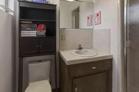 Bath - 1847 W 8th, Merced, CA 95341 photo 2 of 2