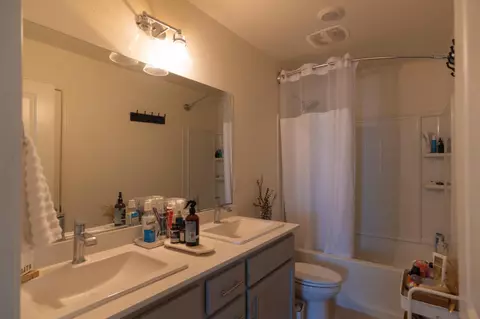 Bath - 689 Coppola Ct, Merced, CA 95348 photo 3 of 4