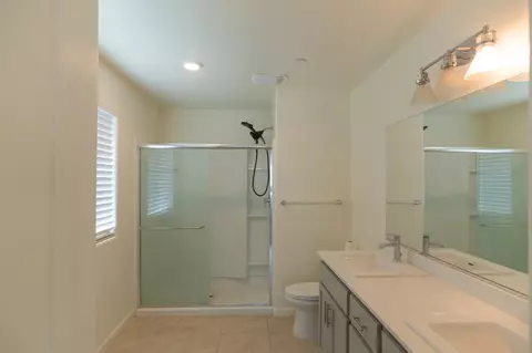 Bath - 689 Coppola Ct, Merced, CA 95348 photo 4 of 4