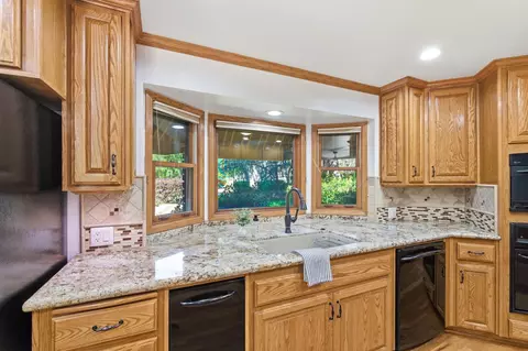 Kitchen - 12780 Auberry Rd, Clovis, CA 93619 photo 3 of 5