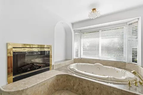 Bath - 12780 Auberry Rd, Clovis, CA 93619 photo 6 of 6