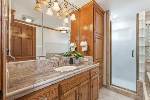 Bath - 12780 Auberry Rd, Clovis, CA 93619 photo 1 of 6