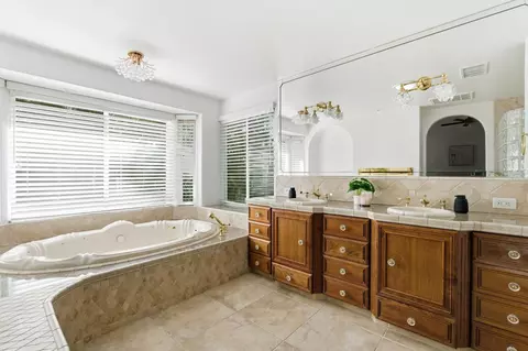 Bath - 12780 Auberry Rd, Clovis, CA 93619 photo 3 of 6