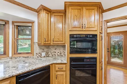 Kitchen - 12780 Auberry Rd, Clovis, CA 93619 photo 4 of 5