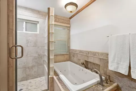 Bath - 12780 Auberry Rd, Clovis, CA 93619 photo 2 of 6