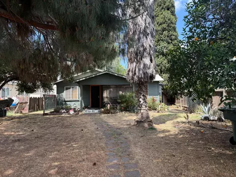221 E Pine Ave, Fresno, CA 93728