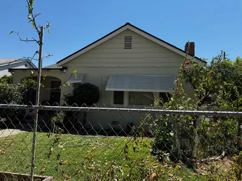 704 N Roosevelt Ave, Fresno, CA 93728