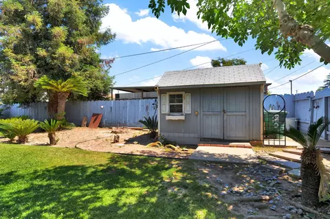 Exterior - 200 Lyons St, Madera, CA 93638 photo 9 of 11