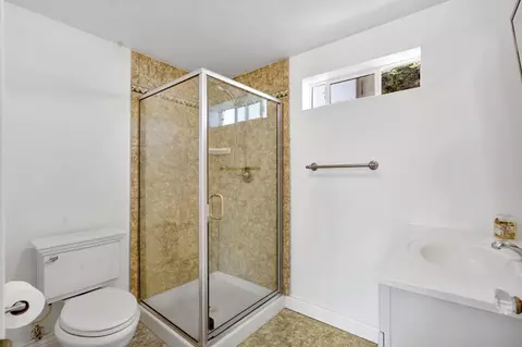 Bath - 200 Lyons St, Madera, CA 93638 photo 1 of 2