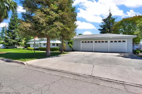 Exterior - 200 Lyons St, Madera, CA 93638 photo 2 of 11