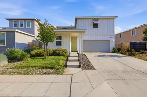 5843 W Laguna Ave, Fresno, CA 93722