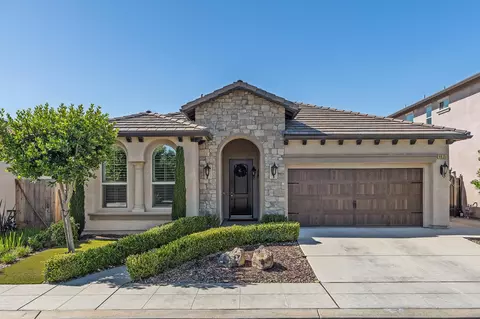 6635 W Kadota Ave, Fresno, CA 93723