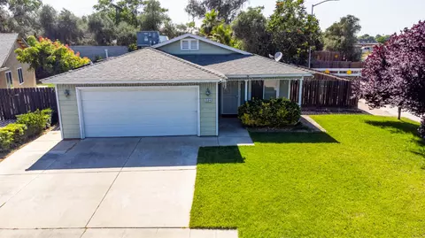 2584 S Roughrider Ave, Fresno, CA 93725