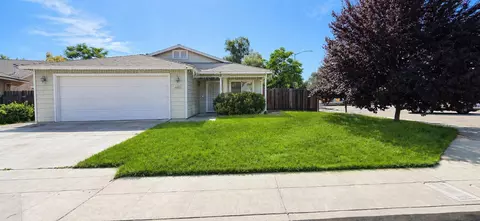 2584 S Roughrider Ave, Fresno, CA 93725