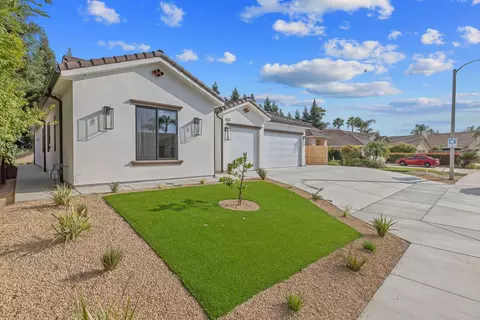 1047 E Arlen Ave, Visalia, CA 93292
