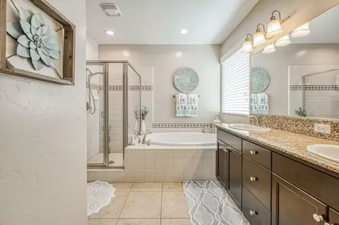 Bath - 4199 Trenton Ave, Clovis, CA 93619 photo 3 of 4